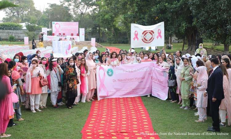 Begum Samina Alvi Thanks Lady Healthcare Workers At Awareness Session