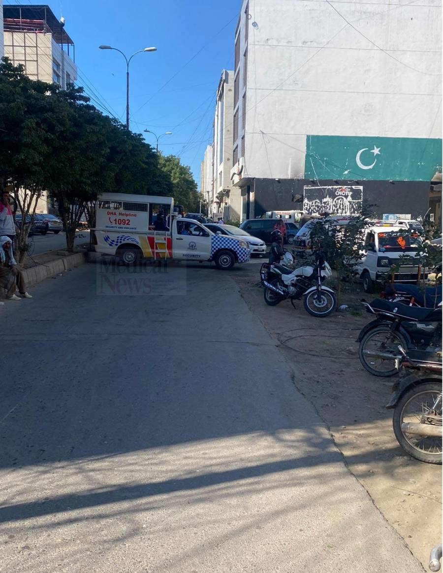 One dead, many injured as building collapsed in Karachi