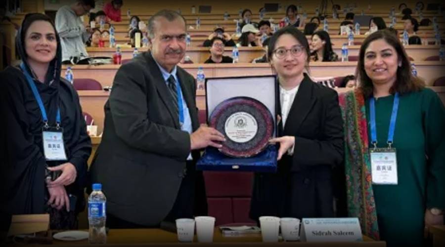 UHS delegation attends SSAMESA moot at KMU, China