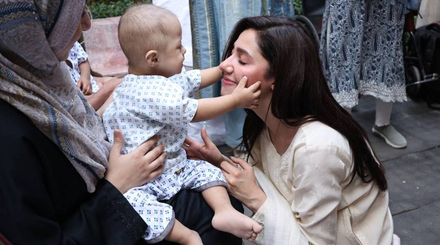 Mahira Khan brings smiles, hope to children battling Cancer