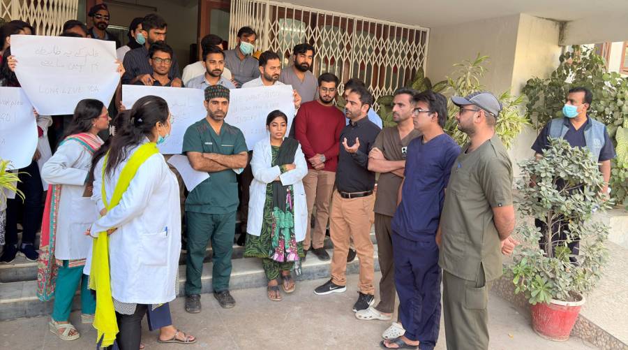 YDA protests against alleged harassment of doctor at JPMC